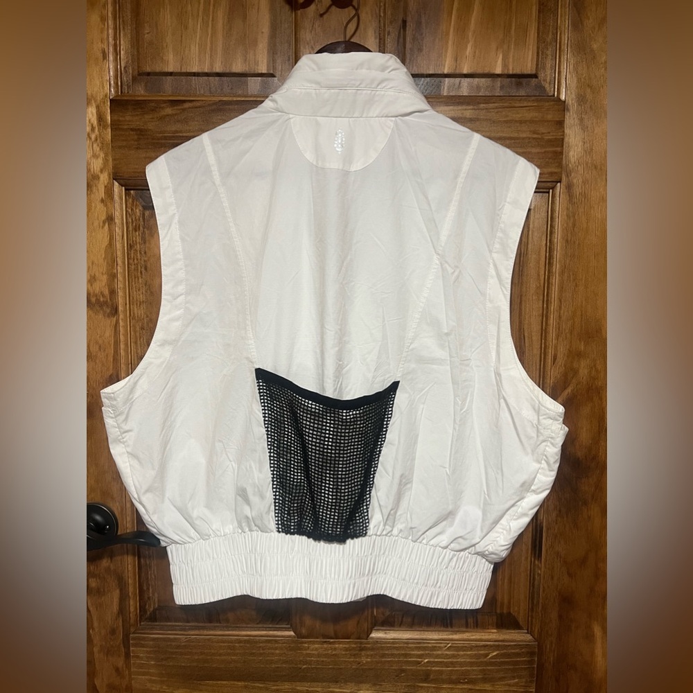 NWOT Free People Off The Grid Vest, White/Black, Size Medium - Picture 8 of 9